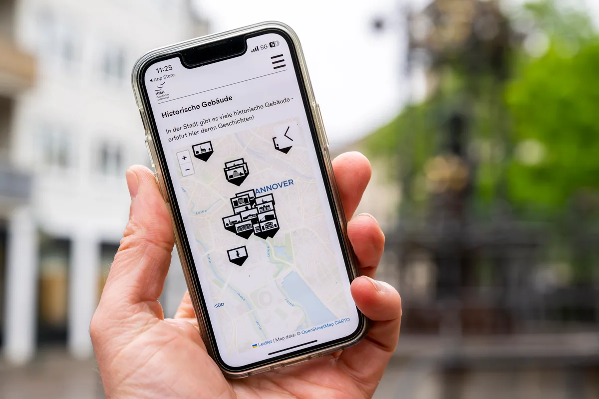 Interaktive Karte der App Geschichte unterwegs auf einem Smartphone